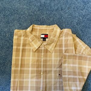 Men’s casual buttoned down shirt